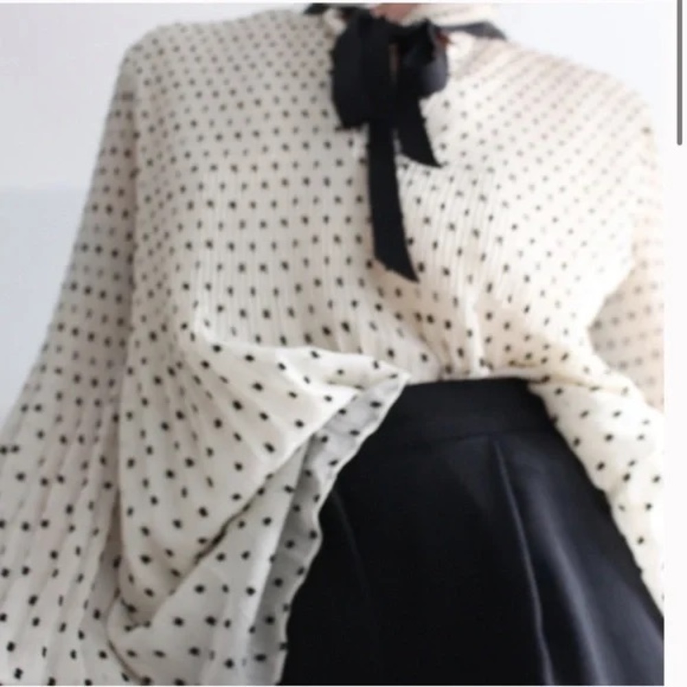 Max Studio Accordion Pleated Long Sleeve Top size Small - Picture 7 of 9